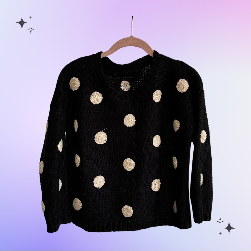 SOLD 🔴 Cozy black and cream polka dot knit sweater